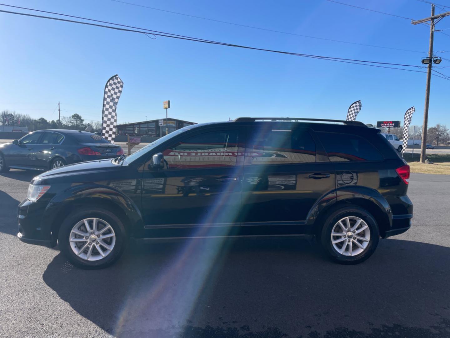 2017 Black Dodge Journey (3C4PDCBGXHT) with an V6, 3.6 Liter engine, Auto, 6-Spd AutoStick transmission, located at 8008 Warden Rd, Sherwood, AR, 72120, (501) 801-6100, 34.830078, -92.186684 - Photo#4